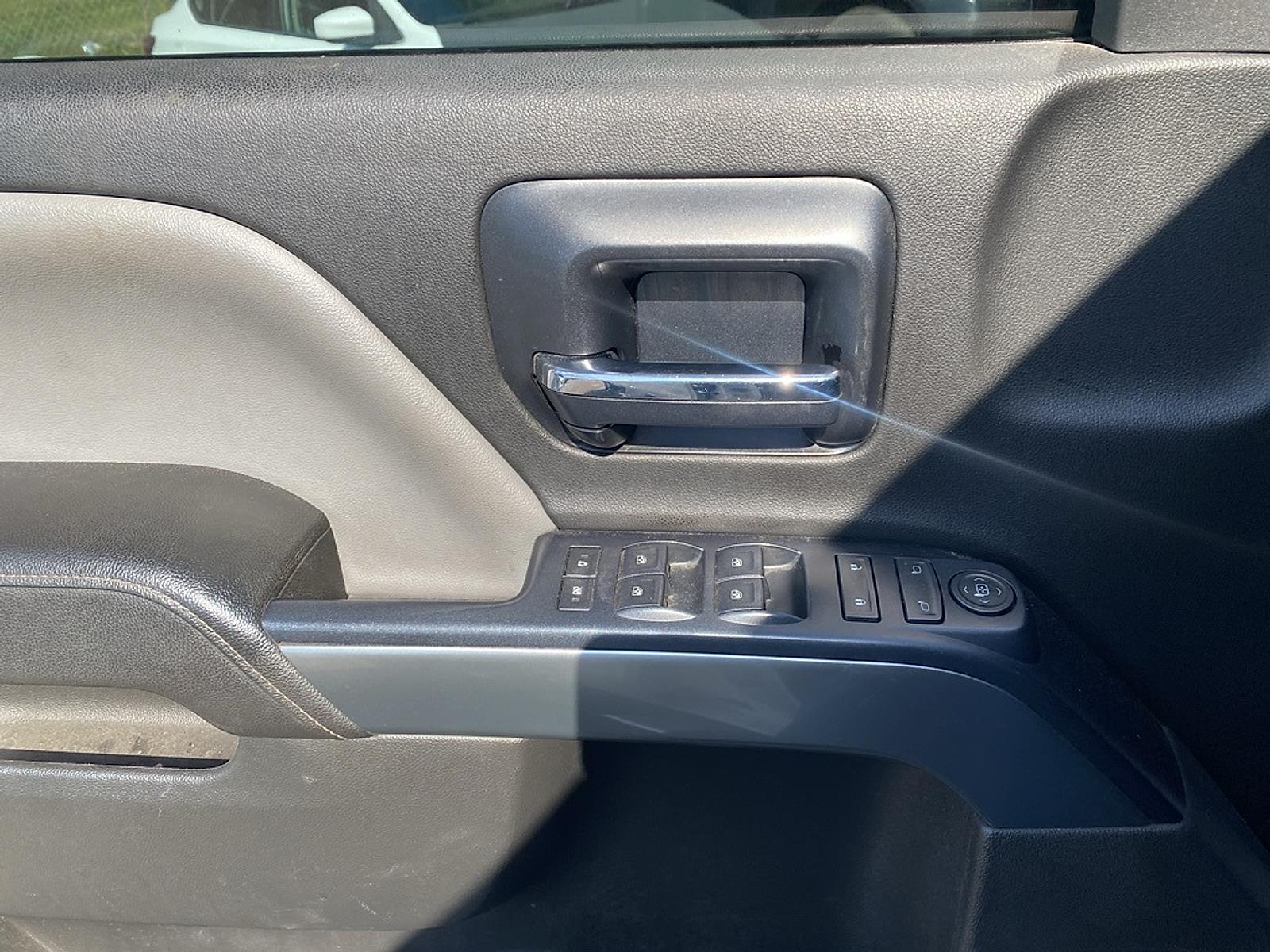 Vehicle image 16 of 21