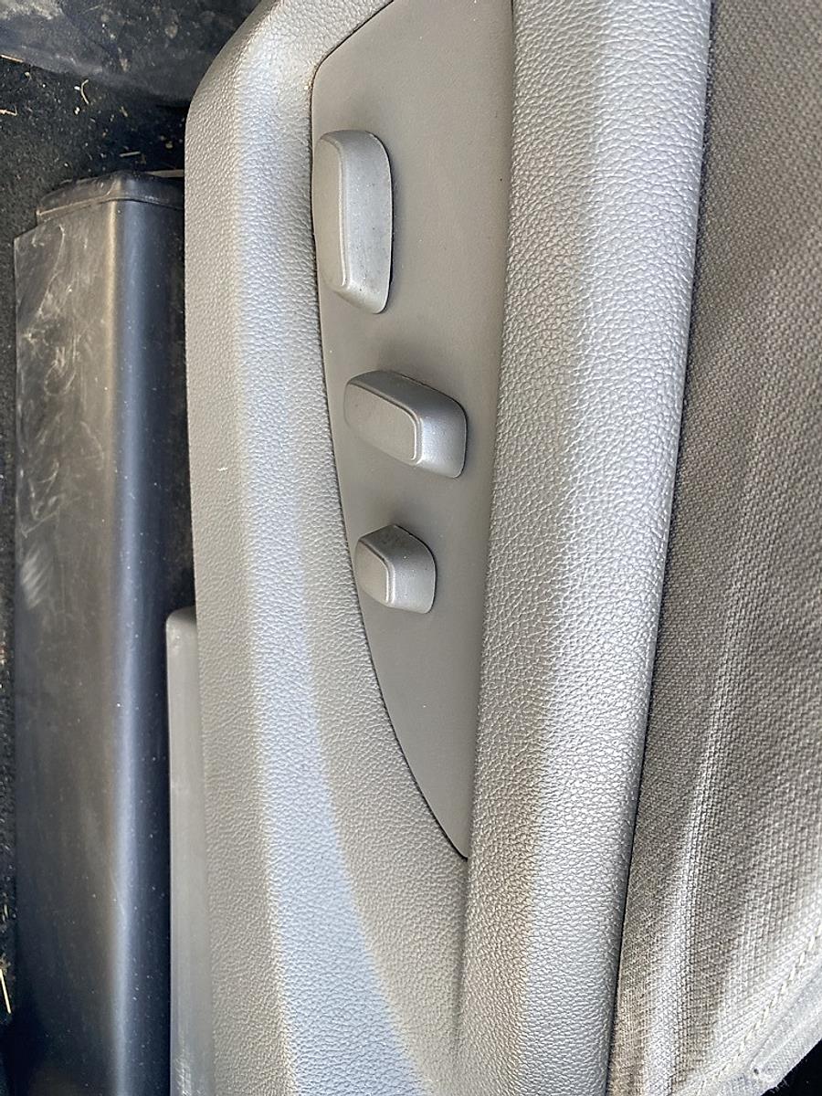 Vehicle image 15 of 21