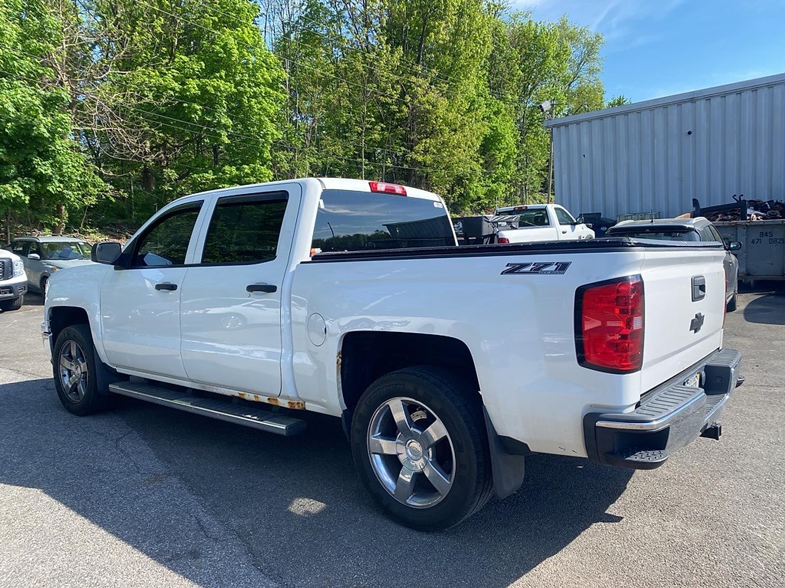 Vehicle image 5 of 21