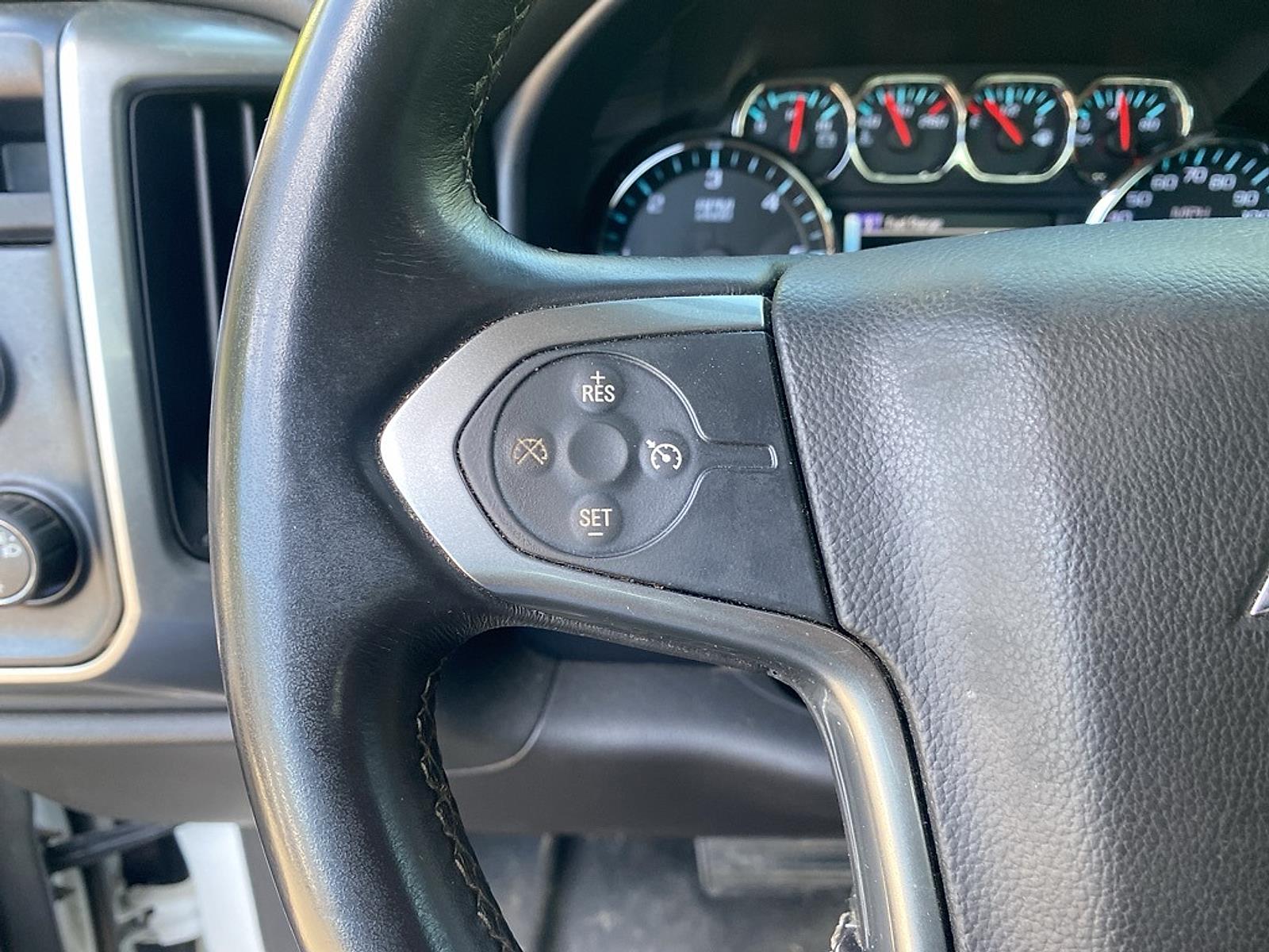 Vehicle image 18 of 21