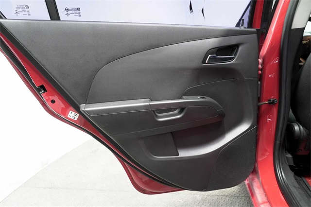 Vehicle image 18 of 27