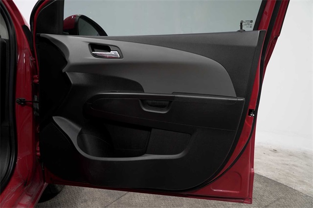 Vehicle image 17 of 27