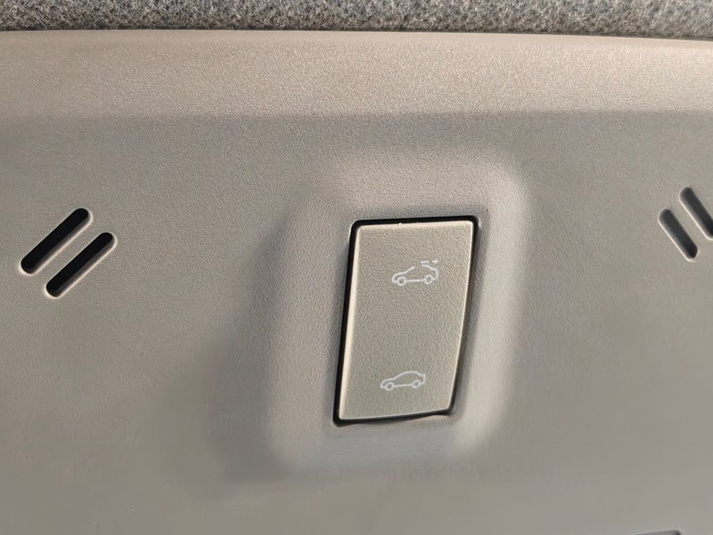 Vehicle image 16 of 61
