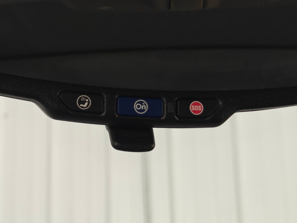 Vehicle image 17 of 61