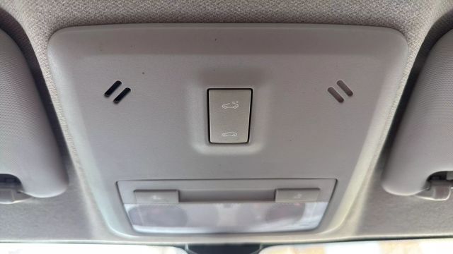 Vehicle image 29 of 31