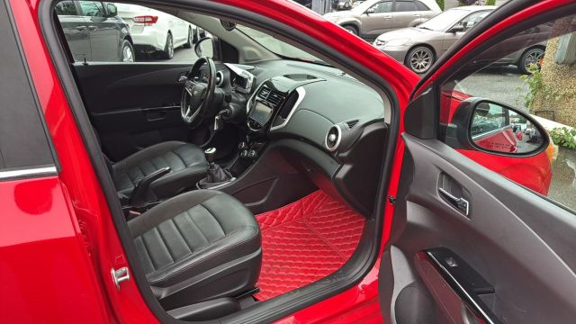 Vehicle image 12 of 31