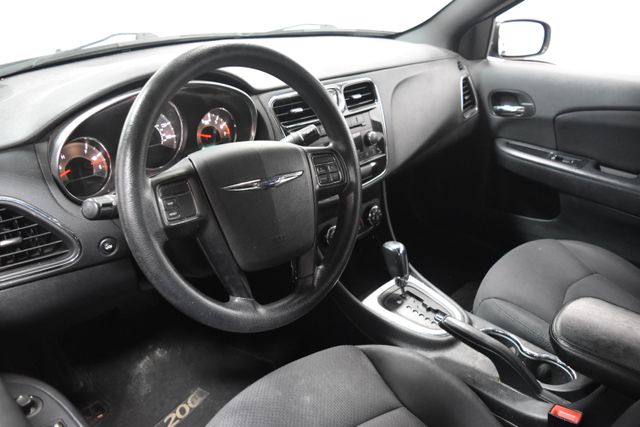 Vehicle image 10 of 14