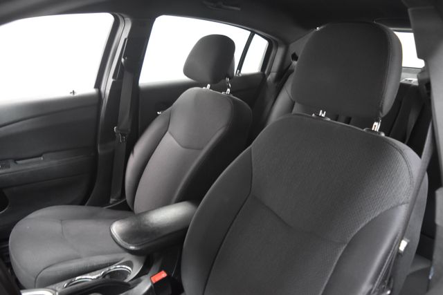 Vehicle image 9 of 14