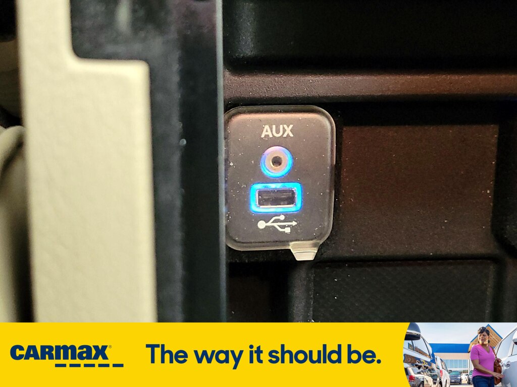 Vehicle image 21 of 29