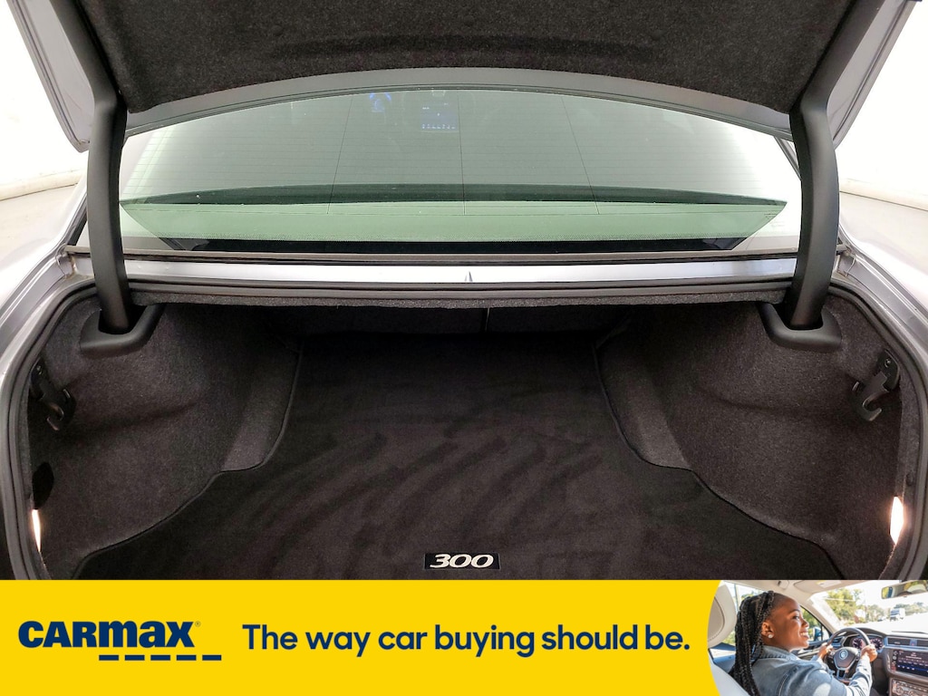 Vehicle image 10 of 29