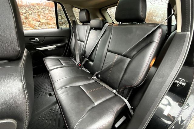 Vehicle image 24 of 31