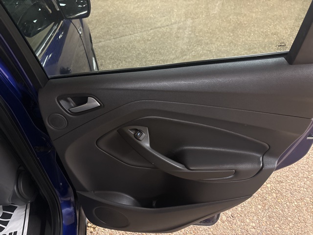 Vehicle image 21 of 49