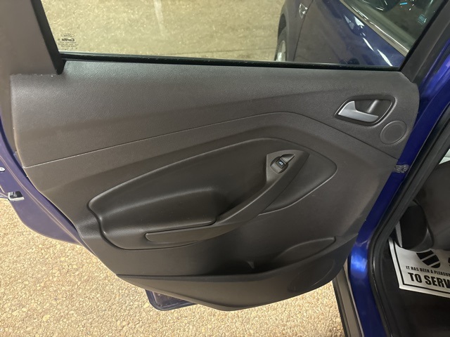 Vehicle image 17 of 49