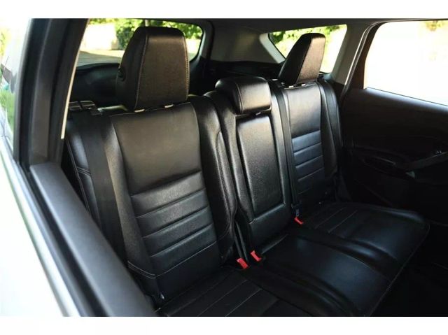 Vehicle image 14 of 33