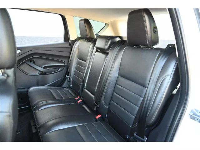 Vehicle image 17 of 33