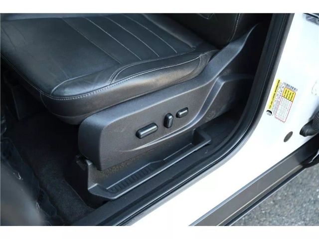 Vehicle image 24 of 33