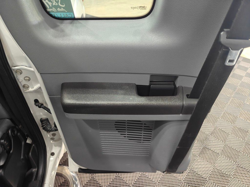 Vehicle image 34 of 47