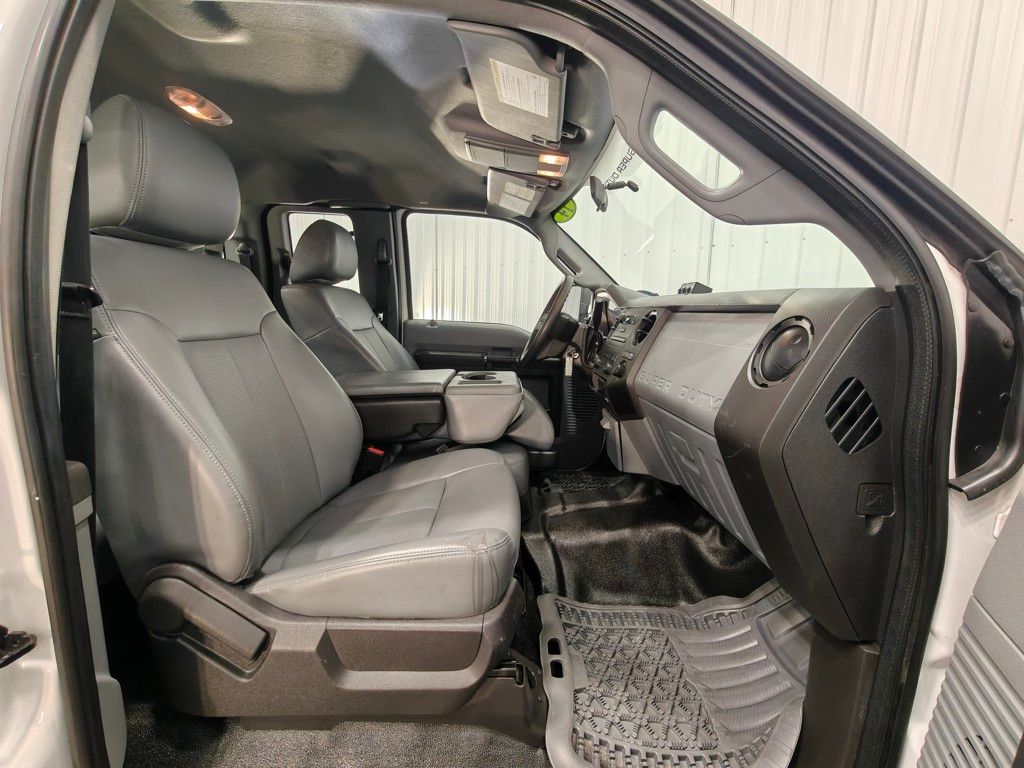 Vehicle image 28 of 47