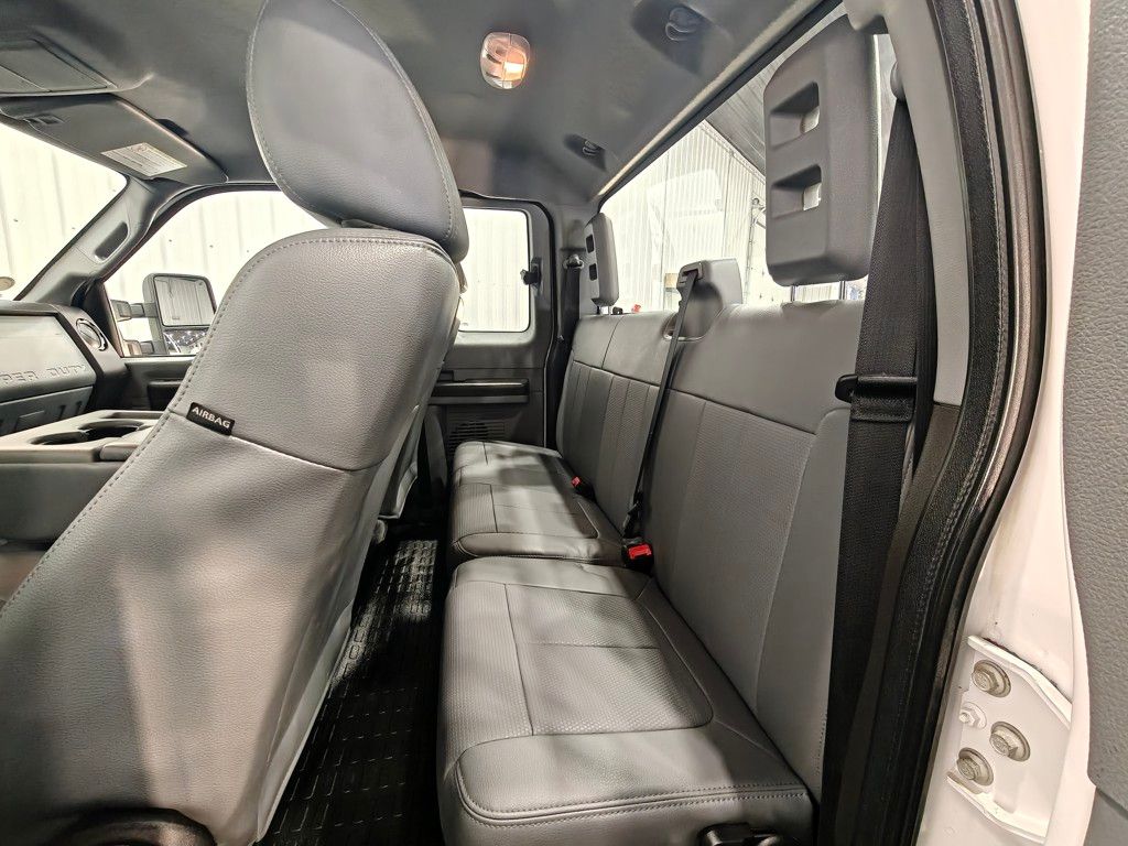 Vehicle image 32 of 47
