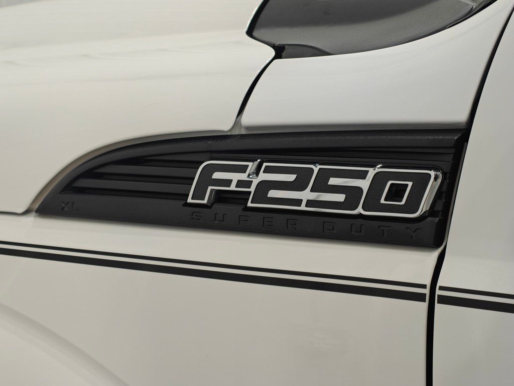 Vehicle image 37 of 47
