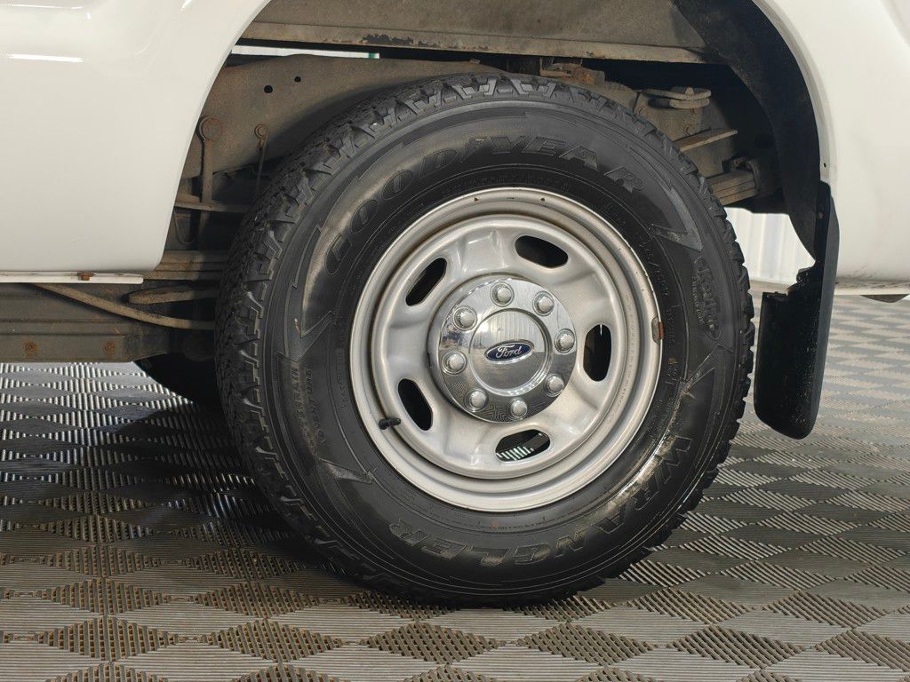 Vehicle image 42 of 47