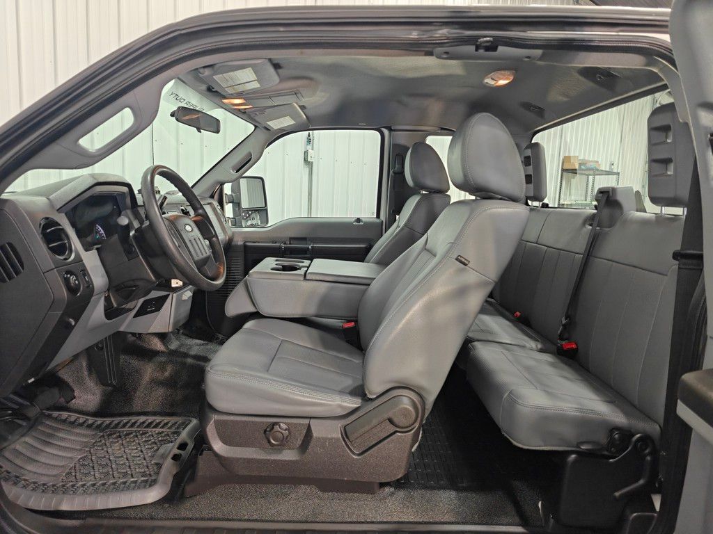 Vehicle image 33 of 47