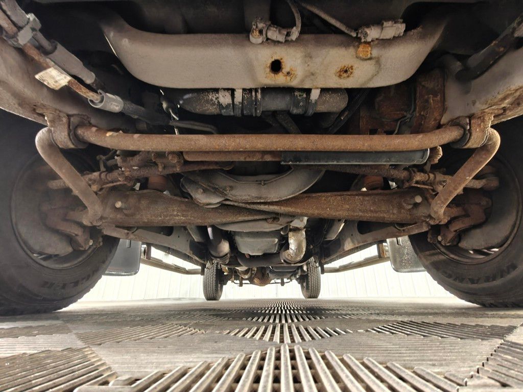 Vehicle image 40 of 47