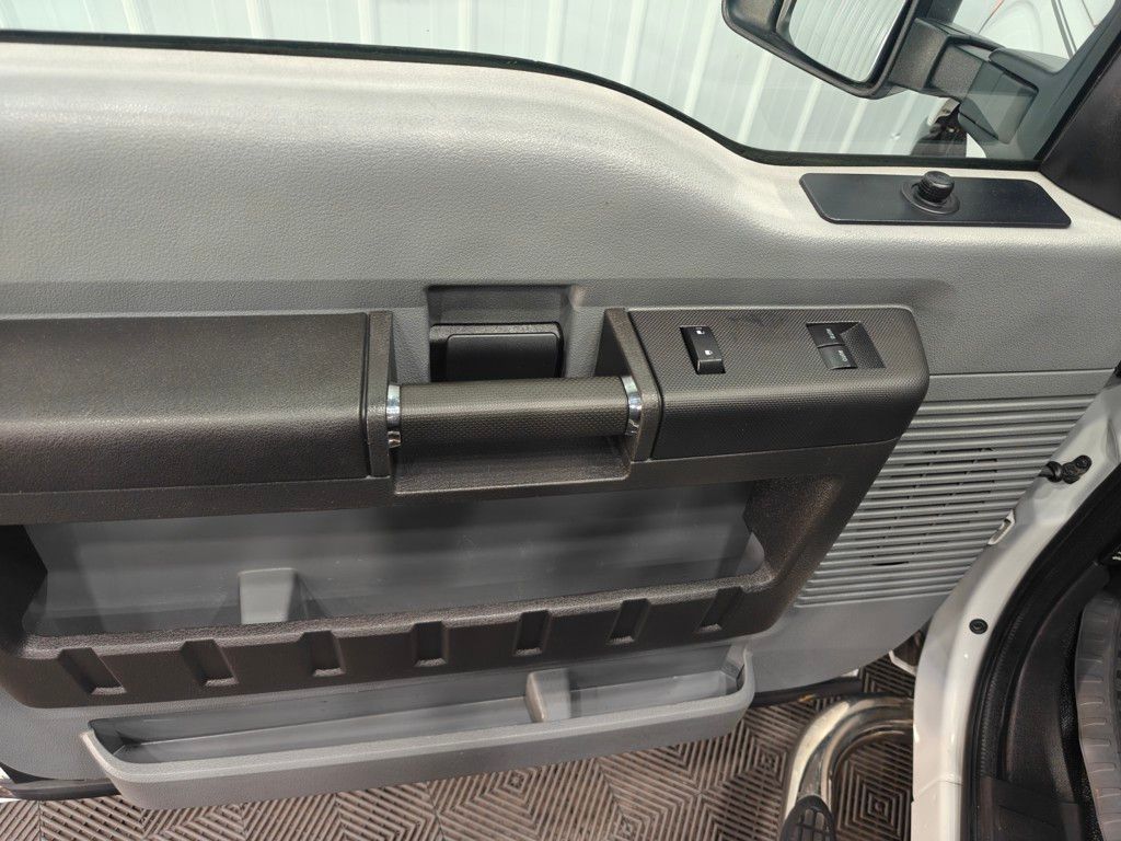 Vehicle image 35 of 47