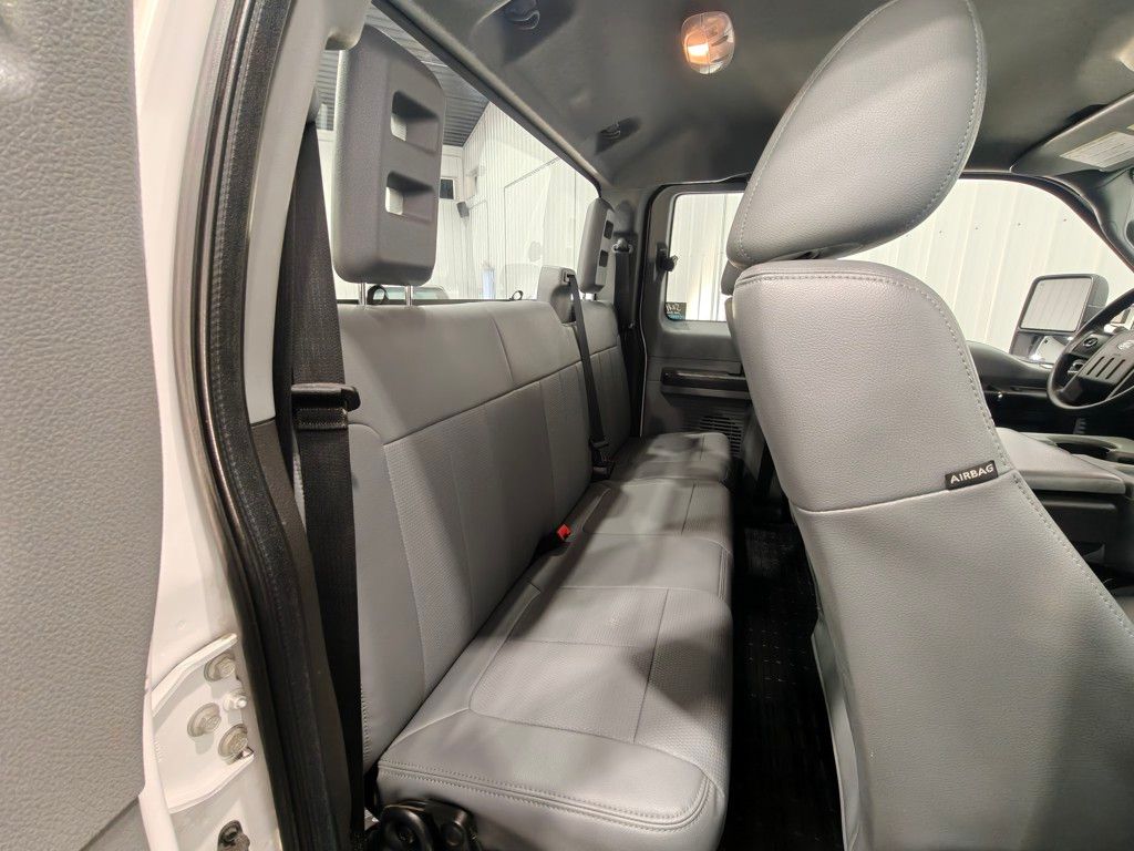 Vehicle image 27 of 47
