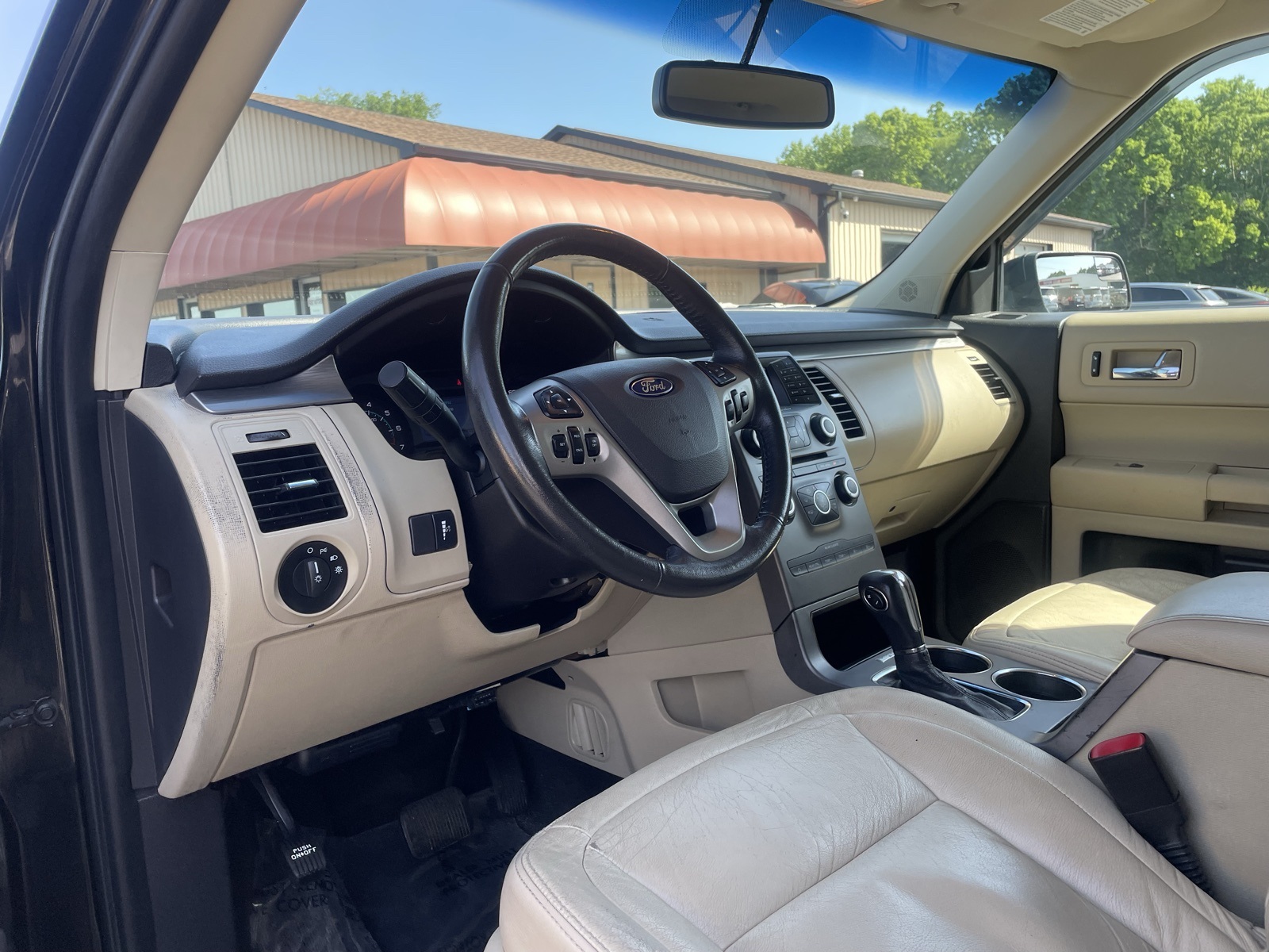 Vehicle image 25 of 38