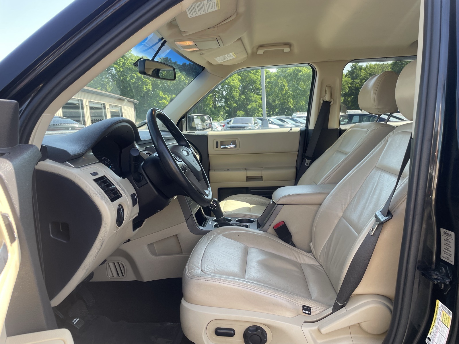 Vehicle image 34 of 38