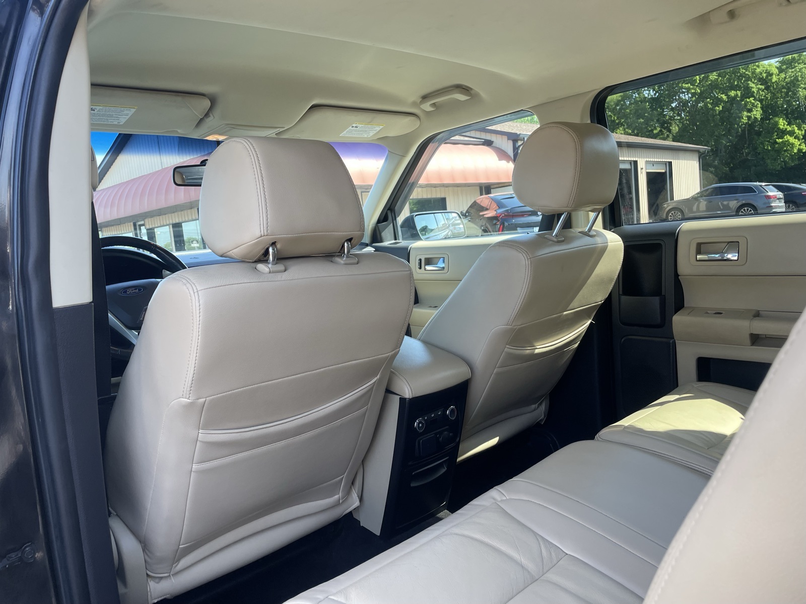 Vehicle image 19 of 38