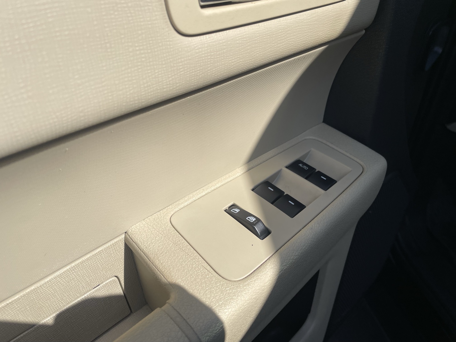 Vehicle image 36 of 38