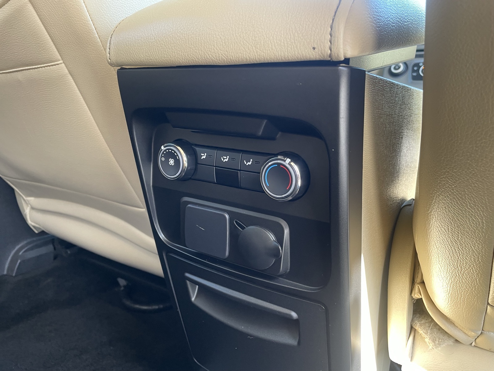 Vehicle image 32 of 38