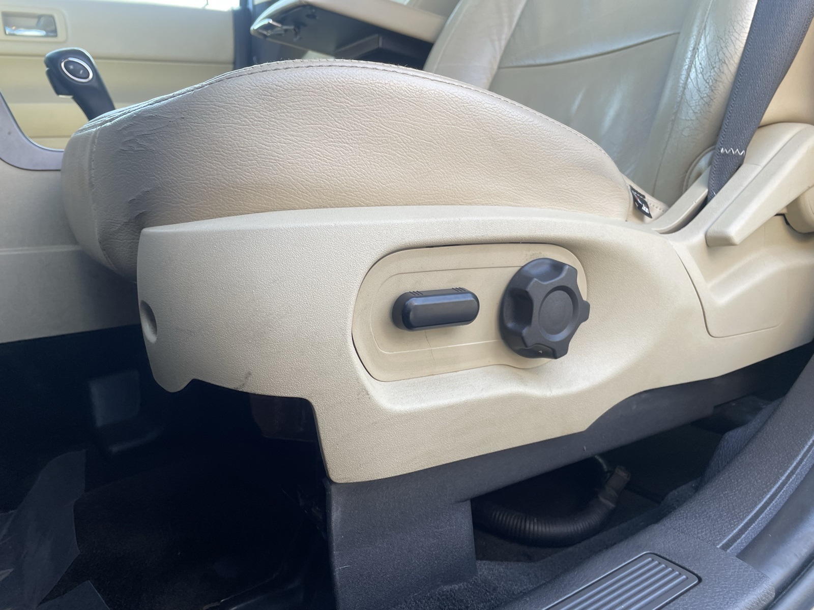 Vehicle image 31 of 38