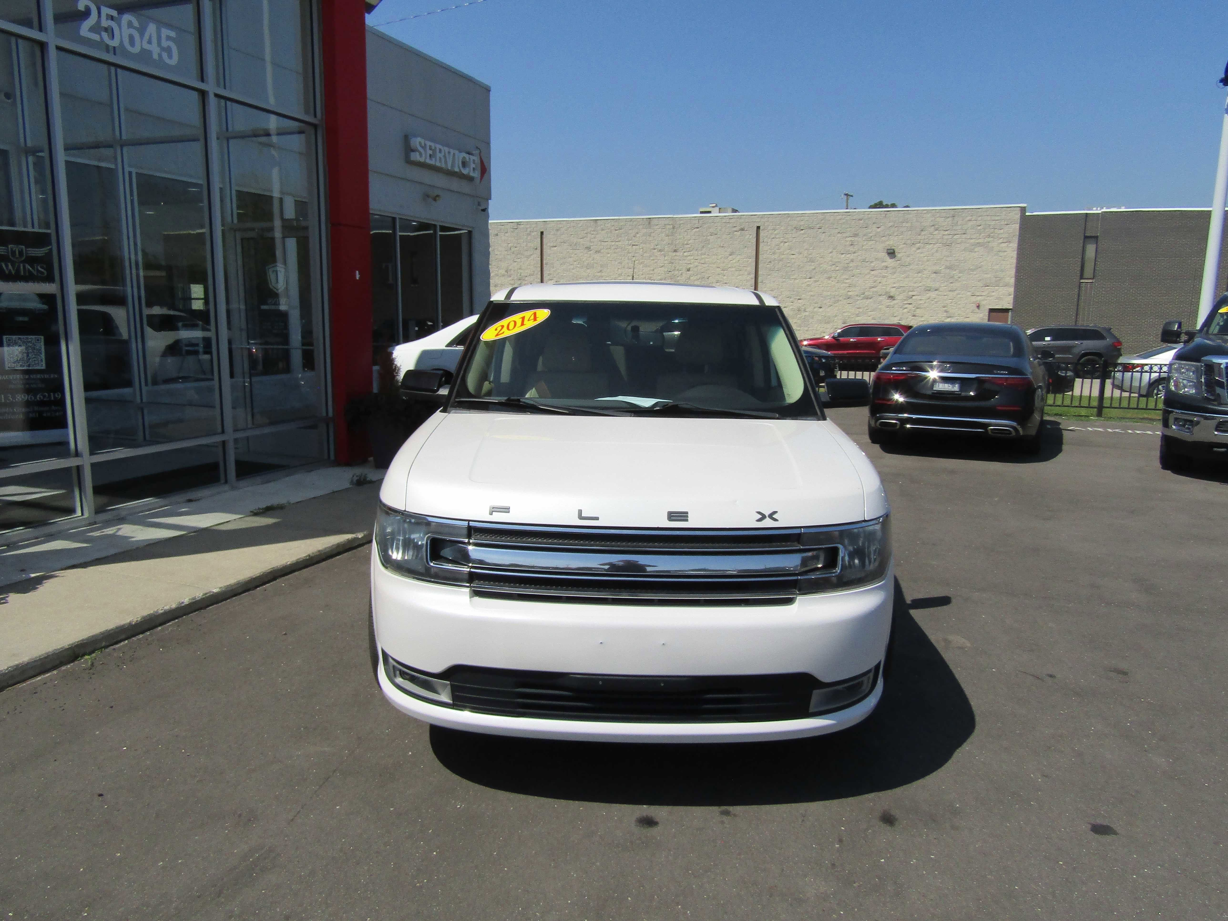 2014 Ford Flex SEL Image 2 of 24