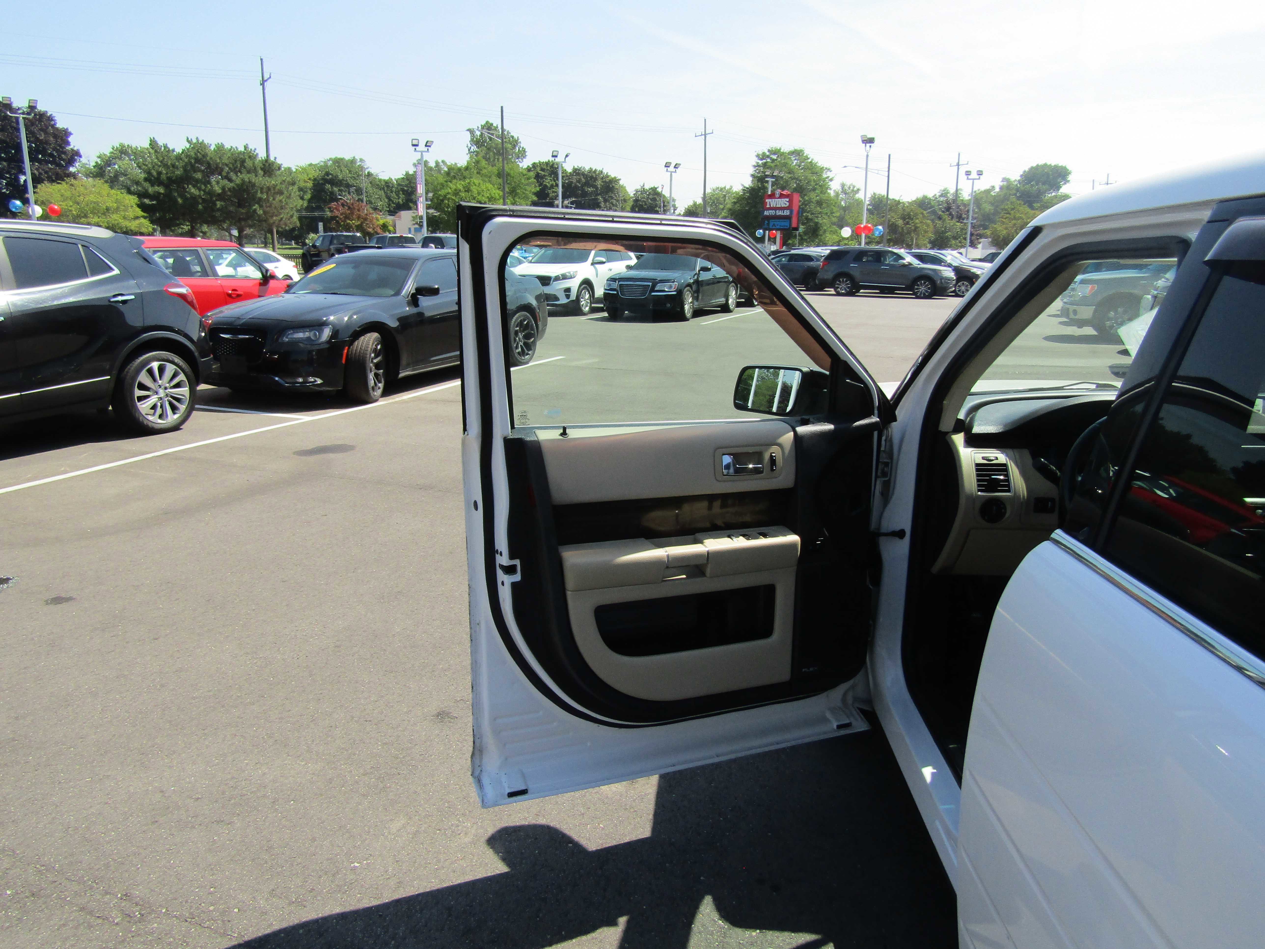 2014 Ford Flex SEL Image 13 of 24