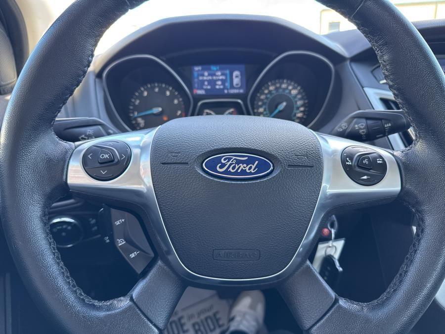 Vehicle image 14 of 23