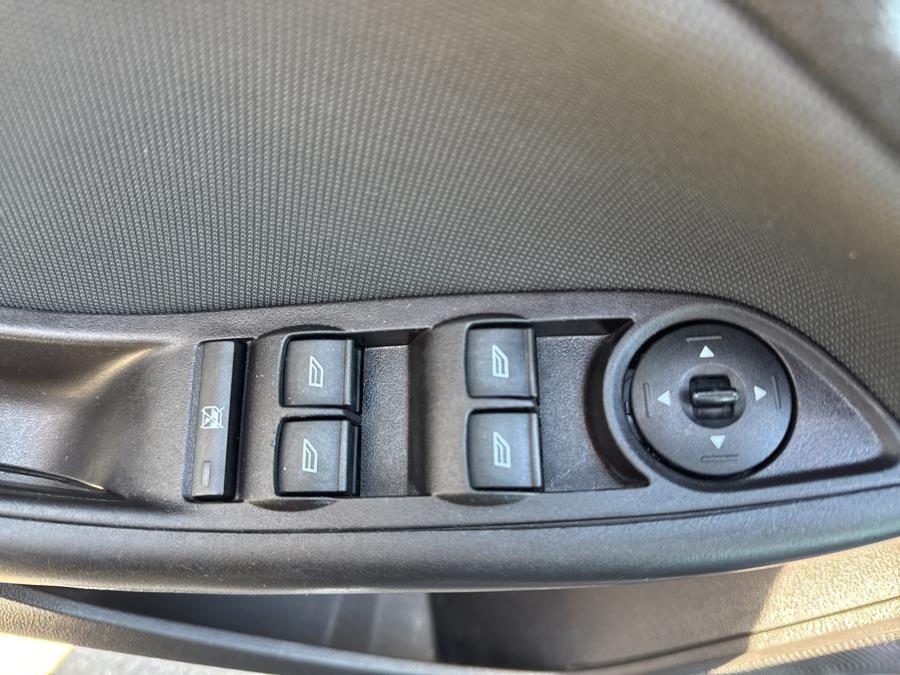 Vehicle image 19 of 23