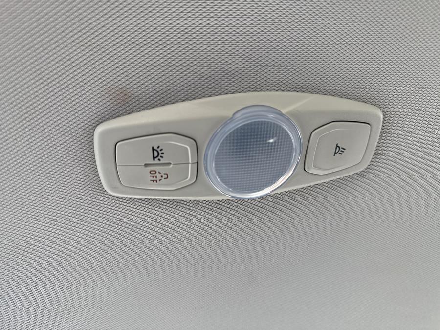 Vehicle image 18 of 23