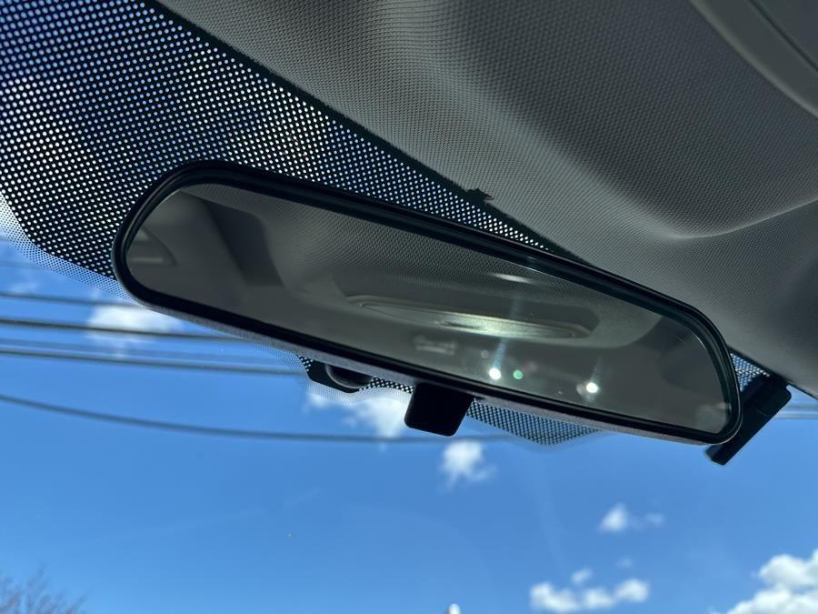Vehicle image 21 of 23