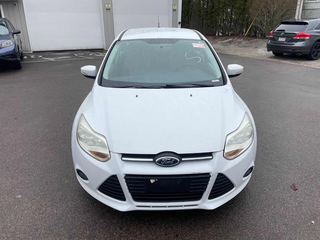 2014 Ford Focus SE Image 2 of 29