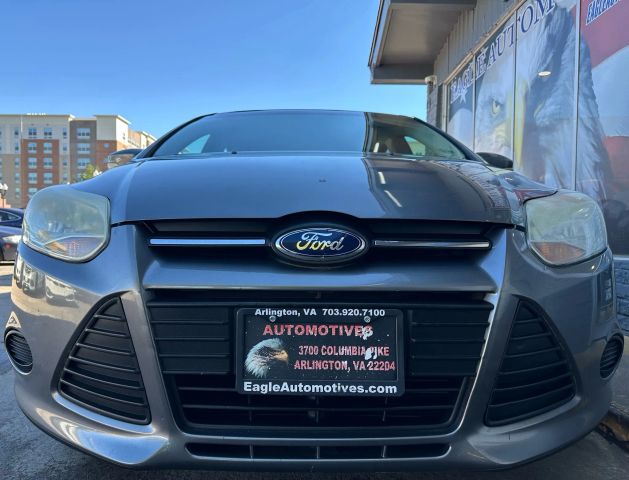2014 Ford Focus SE Image 2 of 24