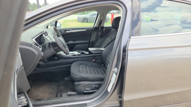 2014 Ford Fusion SE Image 12 of 31