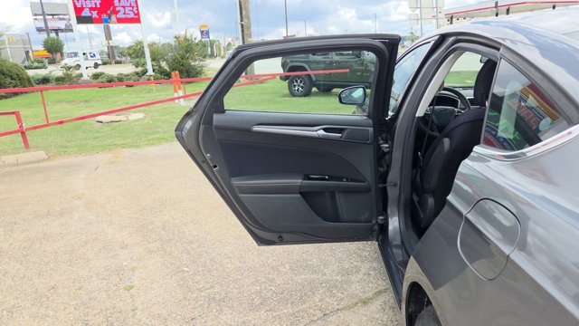 2014 Ford Fusion SE Image 27 of 31