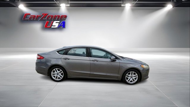 2014 Ford Fusion SE Image 4 of 31