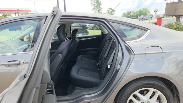 2014 Ford Fusion SE Image 28 of 31