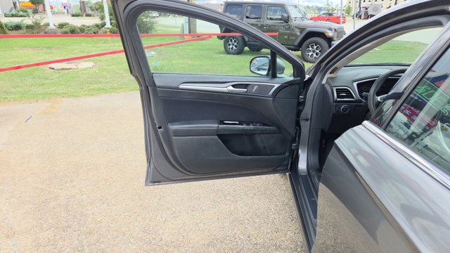 2014 Ford Fusion SE Image 25 of 31