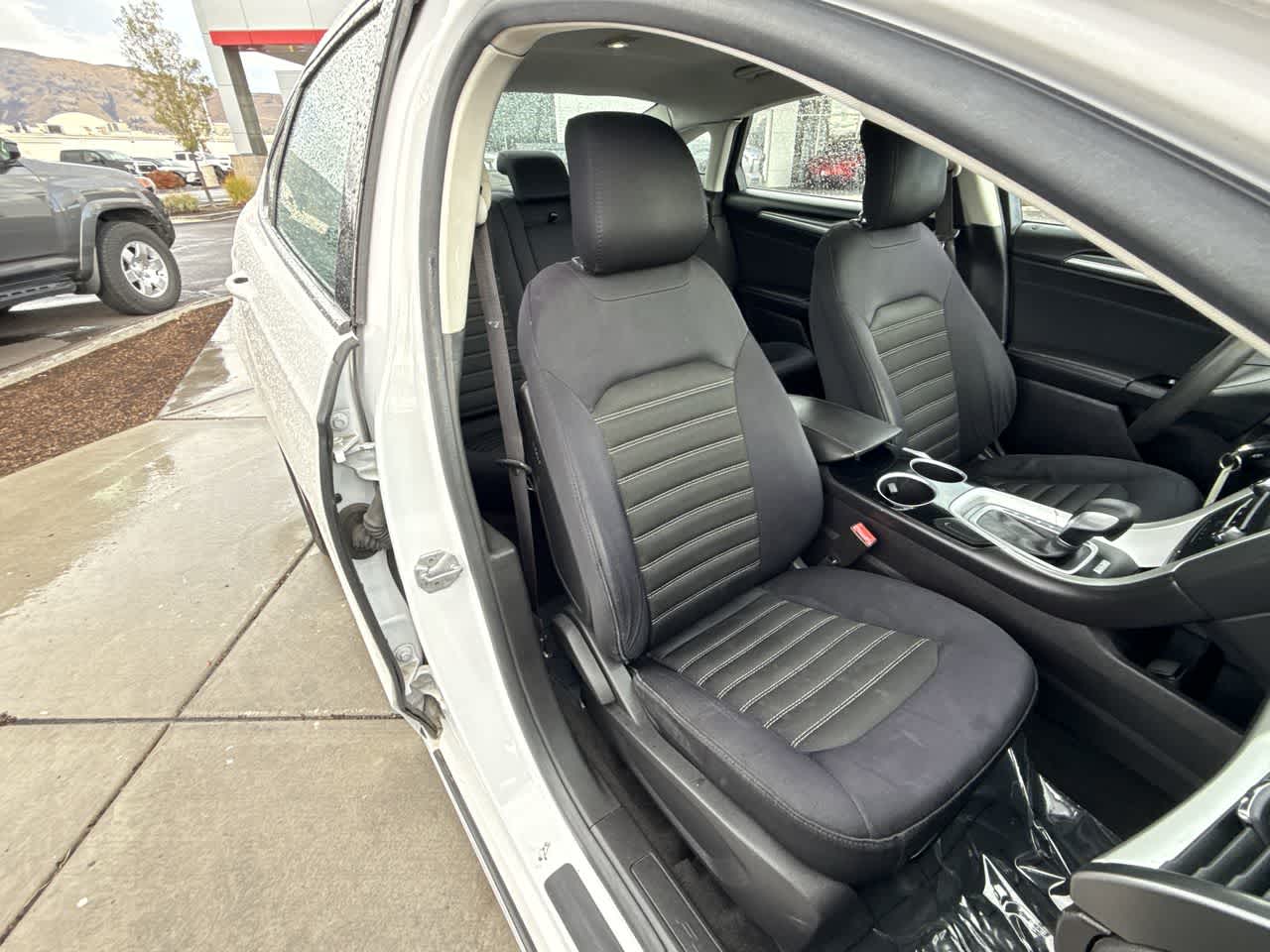 2014 Ford Fusion SE Image 9 of 24