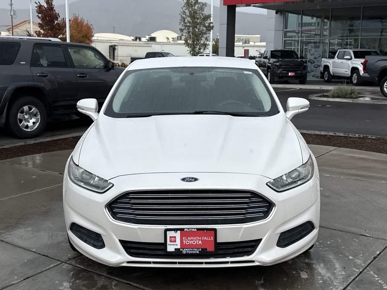 2014 Ford Fusion SE Image 2 of 24
